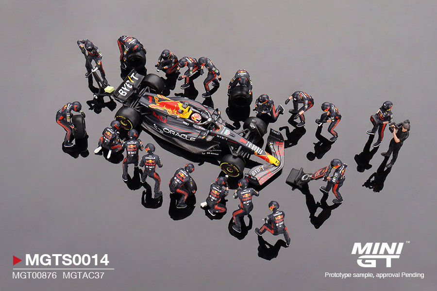 Oracle Red Bull Racing RB19 #1 Max Verstappen 2023 F1 Japanese Grand Prix Pit Crew