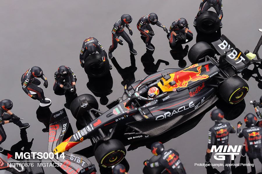 Oracle Red Bull Racing RB19 #1 Max Verstappen 2023 F1 Japanese Grand Prix Pit Crew