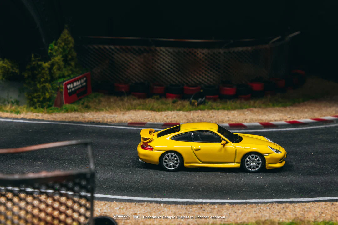 Porsche 911 GT3 (type 996) Yellow